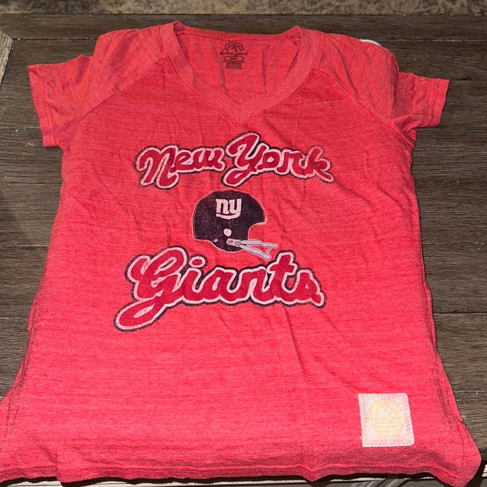 Women’s red v-neck stretchy sporty NY Giants Retro t-shirt top L